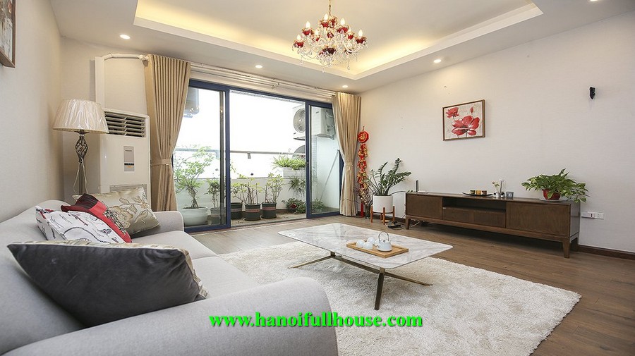 Have you ever lived in a beautiful square apartment like this? 3 bedrooms, 3 bathrooms